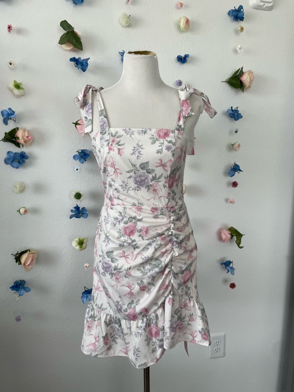 💛 Floral Tie-Shoulder Ruched Mini Dress - White/Pink - Picture 6 of 10